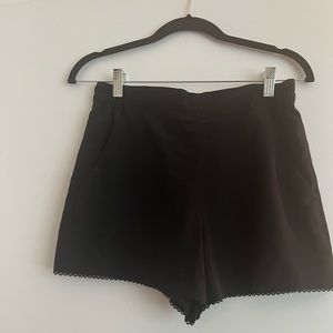 Club Monaco Black lace hem Pull On Silk Shorts Size 0 Lightweight